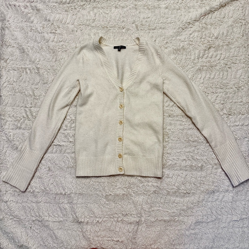 GAP  XS Cream Button-Up V-Neck Cardigan Sweater